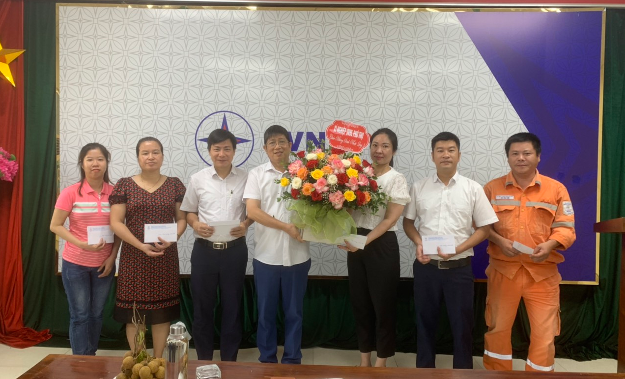  Công đoàn Xí nghiệp Dịch vụ Điện lực Phú Thọ tổ chức sinh nhật cho CBCNV có sinh nhật trong Quý 3.2022